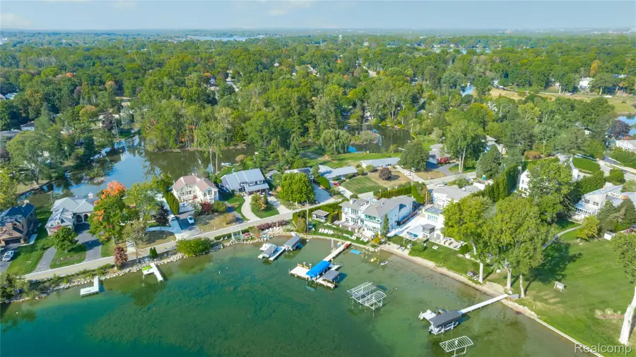 2372 Pine Lake Road, West Bloomfield, MI 48324 - #2