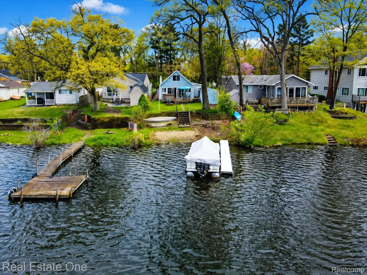9590 Roundlake Boulevard, White Lake, MI 48386 - #1