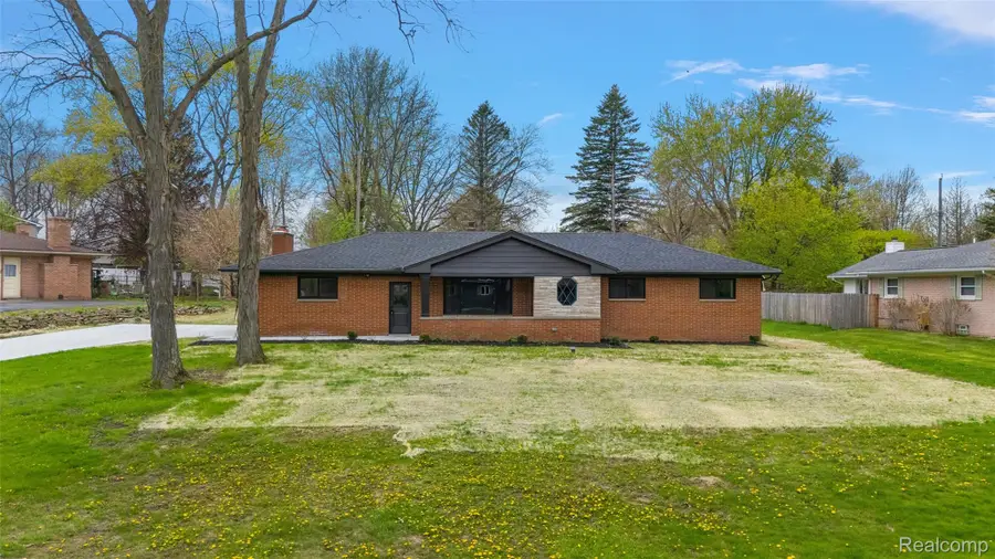 6141 Paramus, Clarkston, MI 48346 - #2