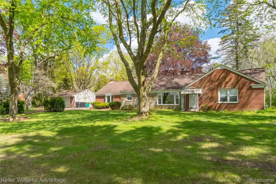 34500 Freedom Road, Farmington Hills, MI 48335 - #2