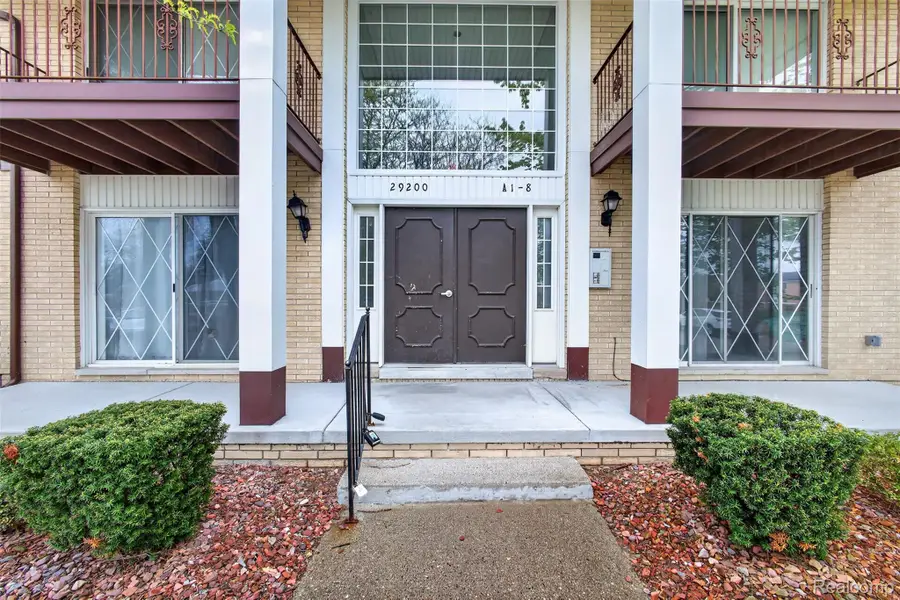 29200 Gloede Drive, Warren, MI 48088 - #2