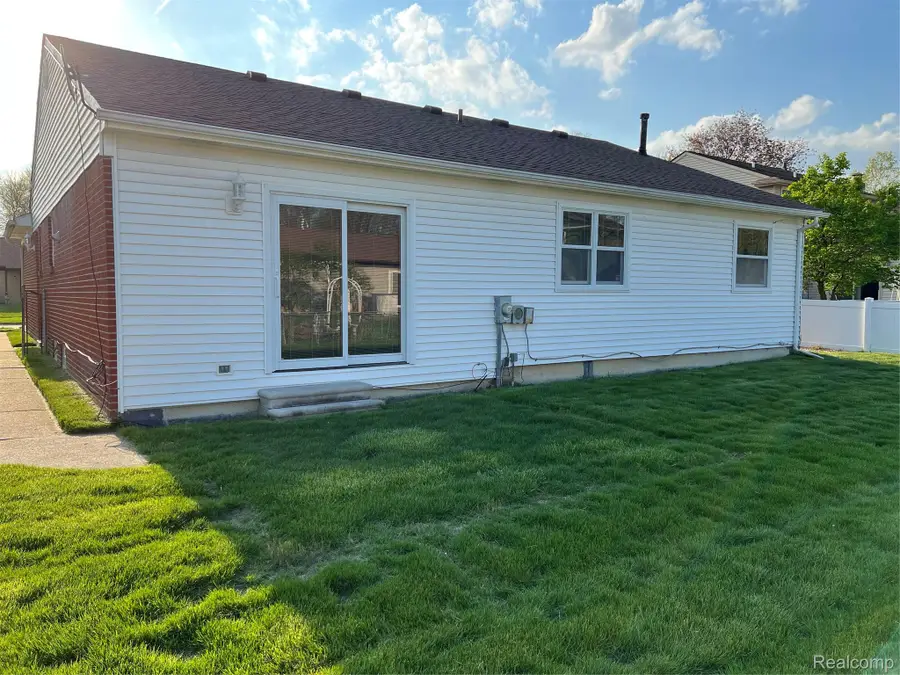 24407 Westpointe Street, Trenton, MI 48183 - #3