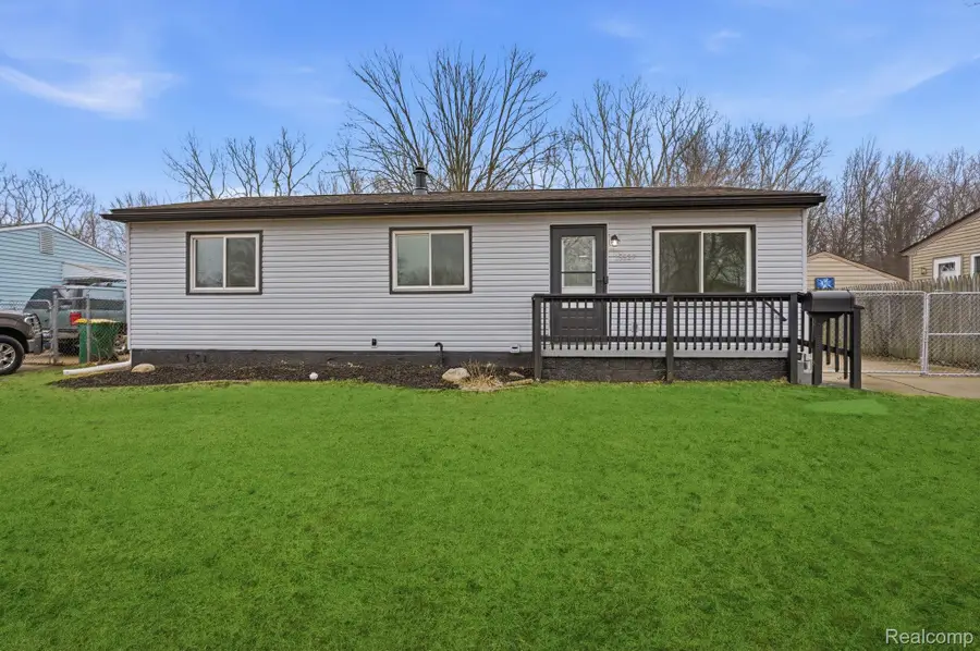 15527 Meadow Street, Romulus, MI 48174 - #2