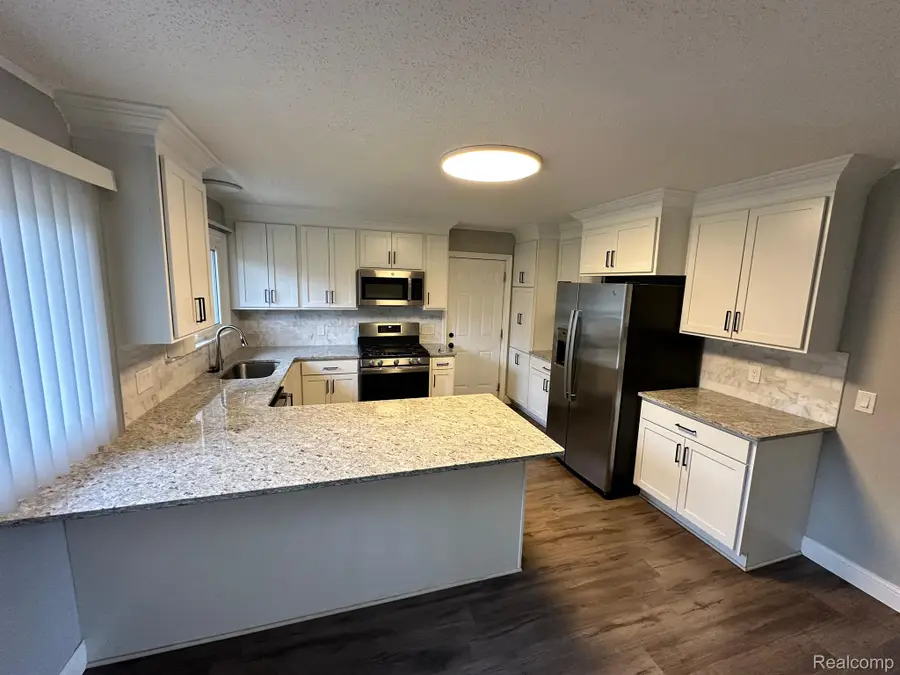 24739 Middlebelt Road, Farmington Hills, MI 48336 - #2
