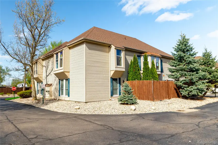 8127 Colony Drive #23, Grosse Ile, MI 48138 - #2