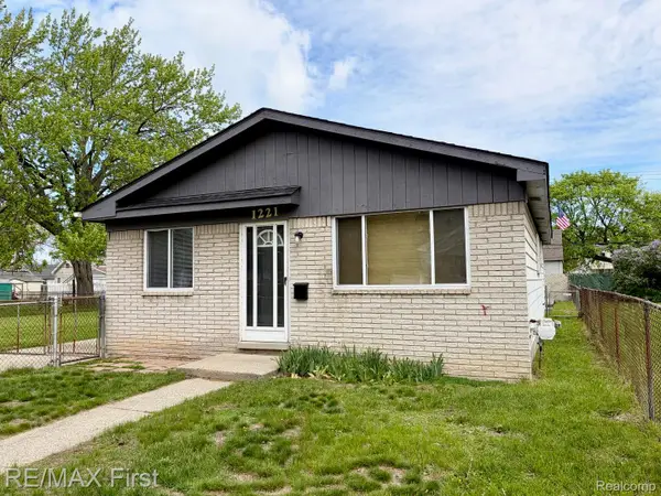 1221 E Granet Avenue, HazelPark, MI 48030