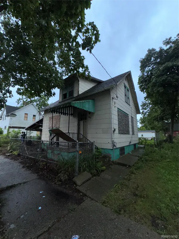 1007 Decker Street, Flint, MI 48503