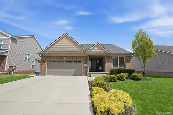 826 Kestrel Court, SouthLyon, MI 48178