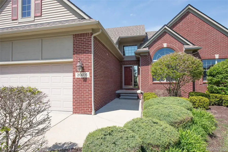 20605 Golf Ridge Circle, Livonia, MI 48152 - #3
