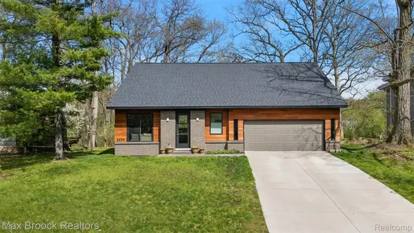 2404 Uplong Street, WestBloomfield, MI 48324