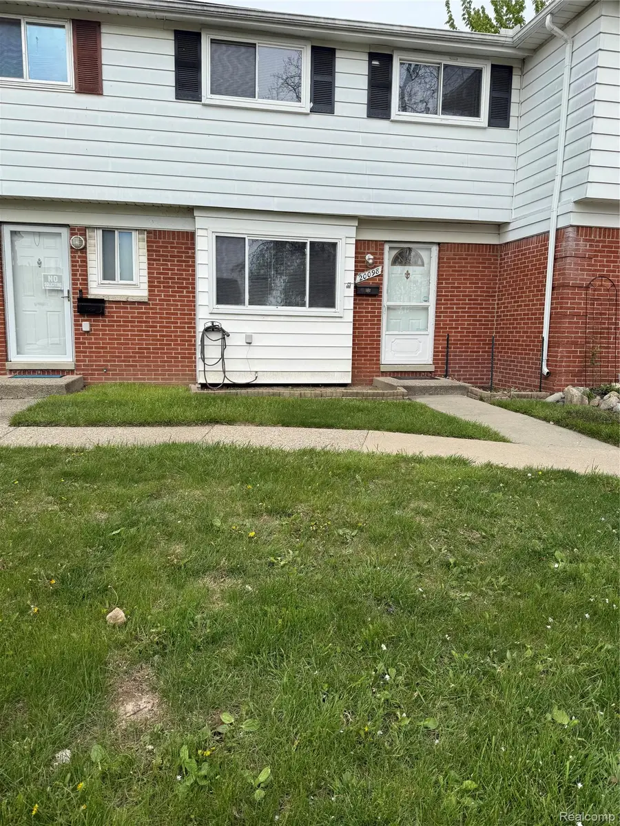 20098 Brian Court, Clinton Township, MI 48035 - #2