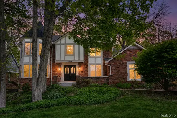 27966 Trailwood Court, Farmington, MI 48331