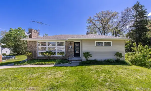 4344 Waterloo Street, Waterford, MI 48329