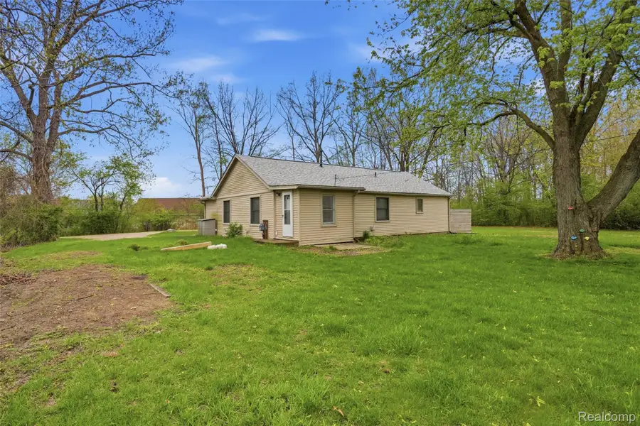 20052 Pine Street, Brownstown, MI 48183 - #2