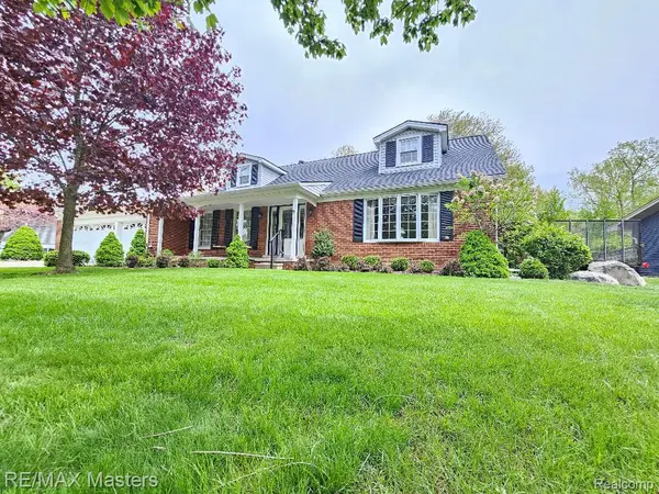 21879 Canterbury Avenue, GrosseIle, MI 48138
