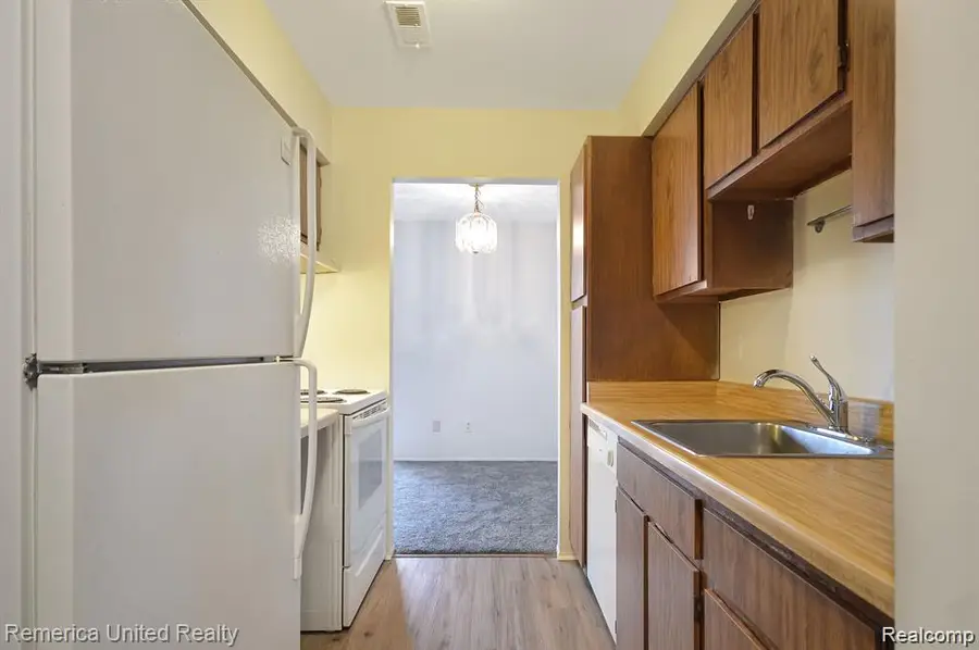 30074 W 12 Mile Road #114, Farmington Hills, MI 48334 - #3