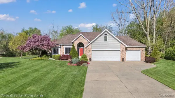 2243 Ridgemoor Court, Burton, MI 48509