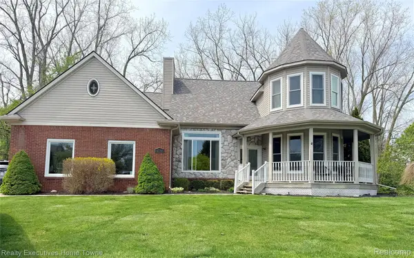 52762 S Weathervane Drive, Chesterfield, MI 48047