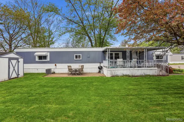 27 Ponderosa Trail, Belleville, MI 48111