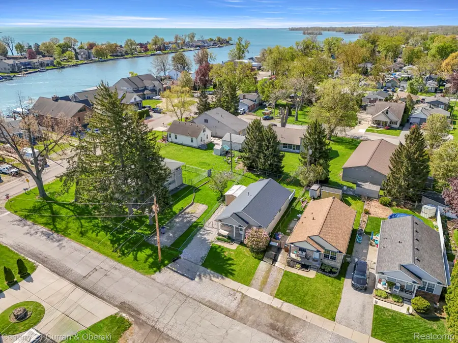 13230 Delavern Street, Rockwood, MI 48173 - #2