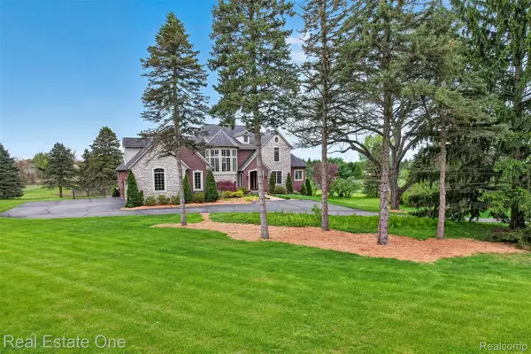 60675 Pontiac Trail, NewHudson, MI 48165