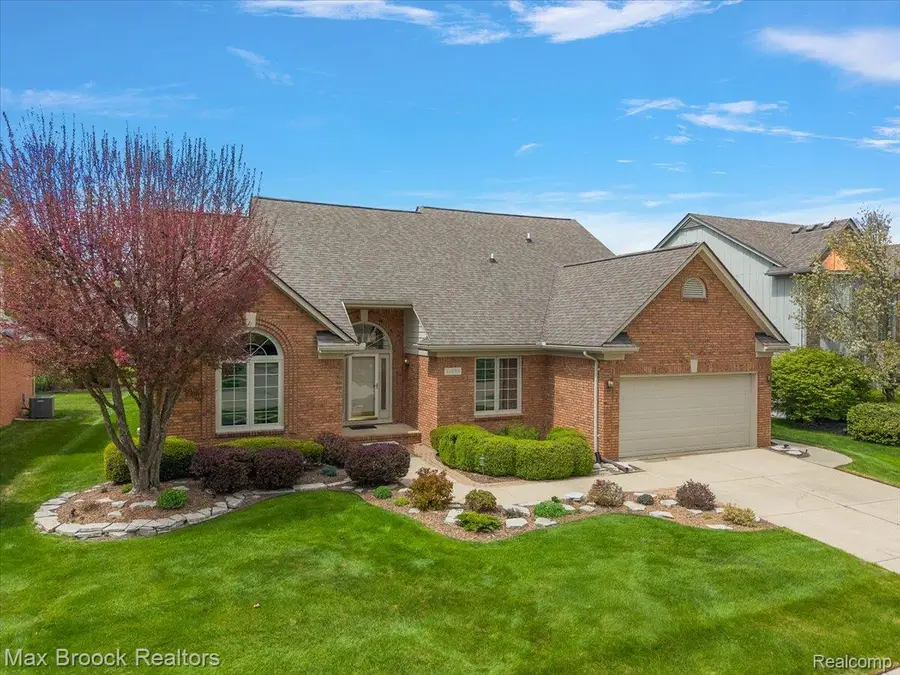 46597 Covington Drive, Macomb, MI 48044 - #2