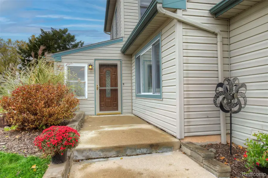212 Hillcroft Drive, Walled Lake, MI 48390 - #2