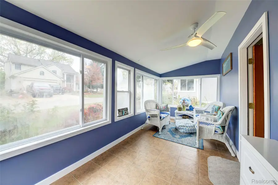 212 Hillcroft Drive, Walled Lake, MI 48390 - #3