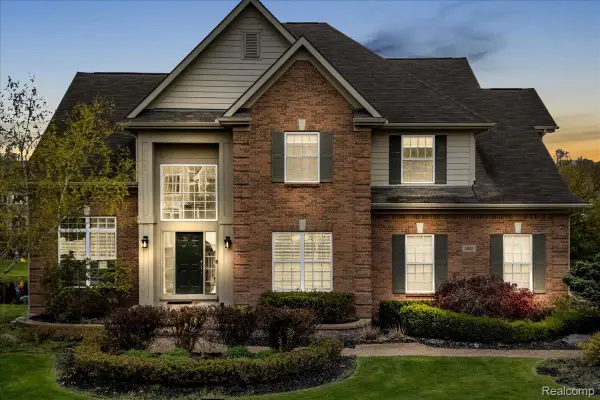 3881 High Grove Way, LakeOrion, MI 48360