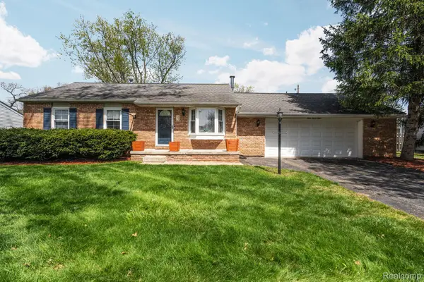1228 Amarillo Street, WolverineLake, MI 48390