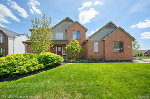 58767 Hunters Court, SouthLyon, MI 48178