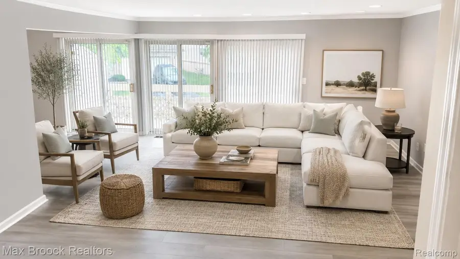 5305 Fairway Ln, West Bloomfield, MI 48323 - #2