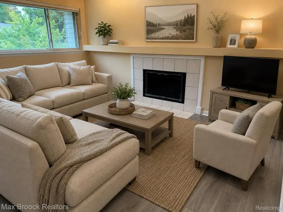 5305 Fairway Ln, West Bloomfield, MI 48323 - #3