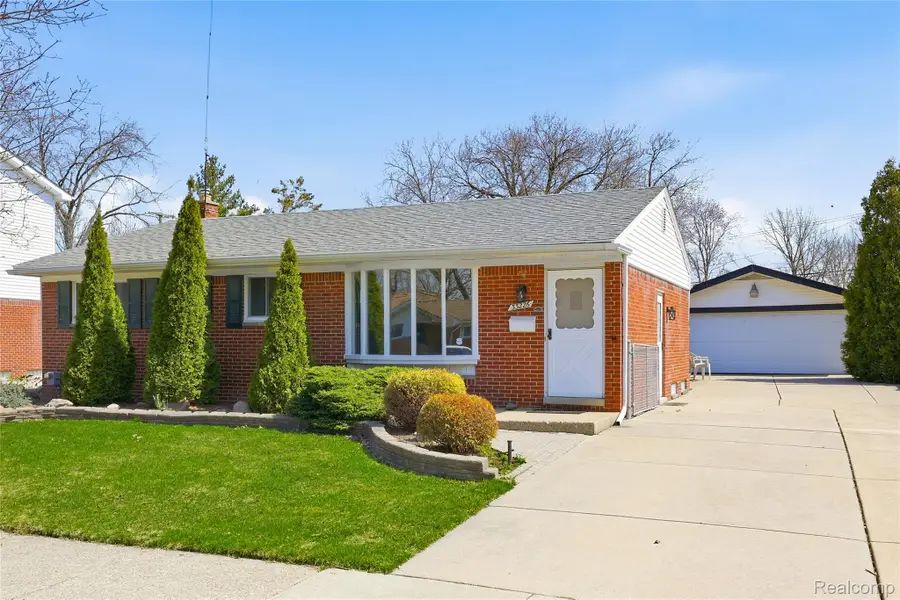 33226 Vista Way, Fraser, MI 48026 - #2