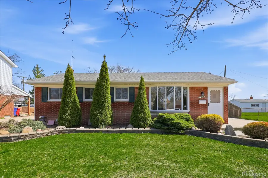 33226 Vista Way, Fraser, MI 48026 - #3