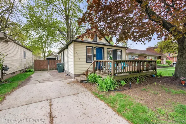 21718 Elizabeth Street, StClairShores, MI 48080
