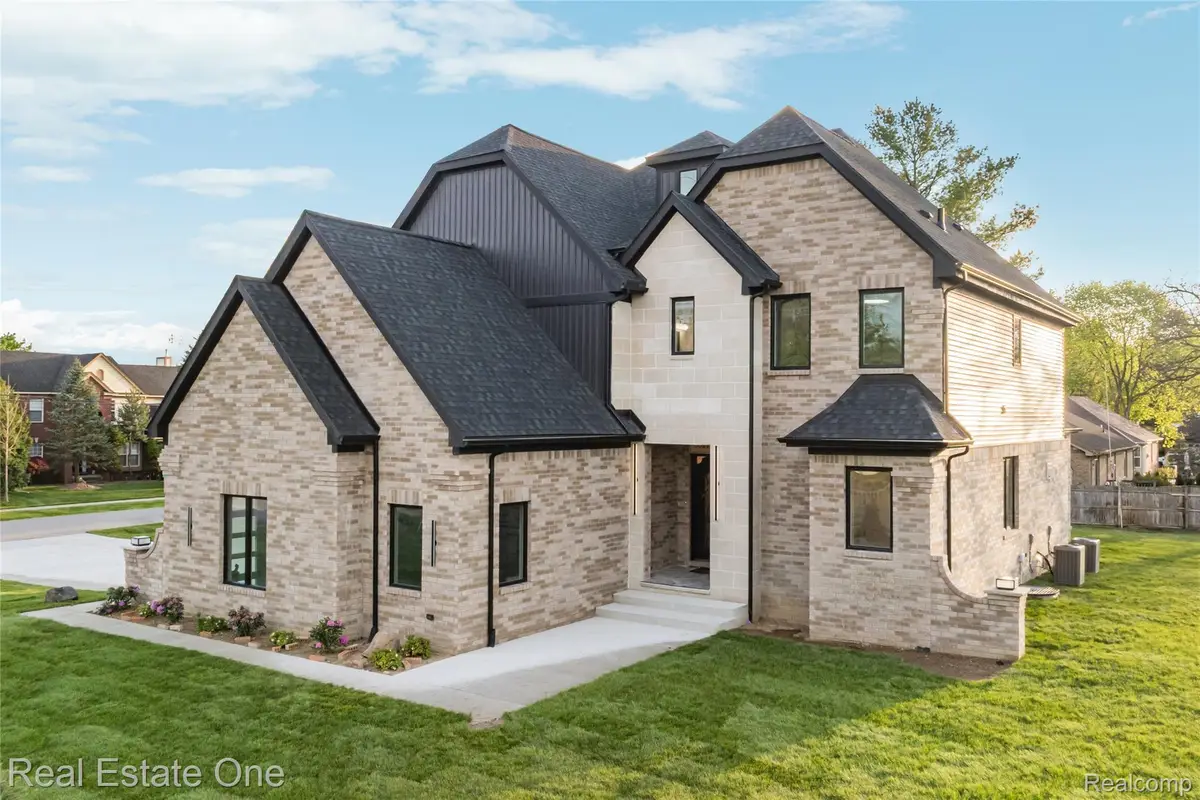 5321 Rochester Road, Troy, MI 48058 - #1