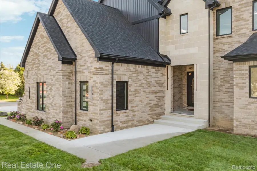 5321 Rochester Road, Troy, MI 48058 - #2