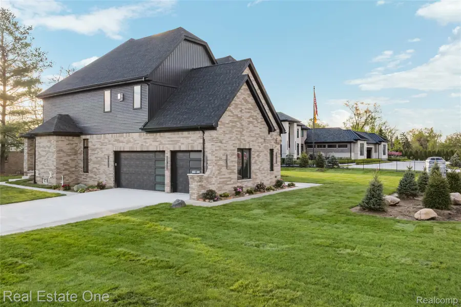 5321 Rochester Road, Troy, MI 48058 - #3