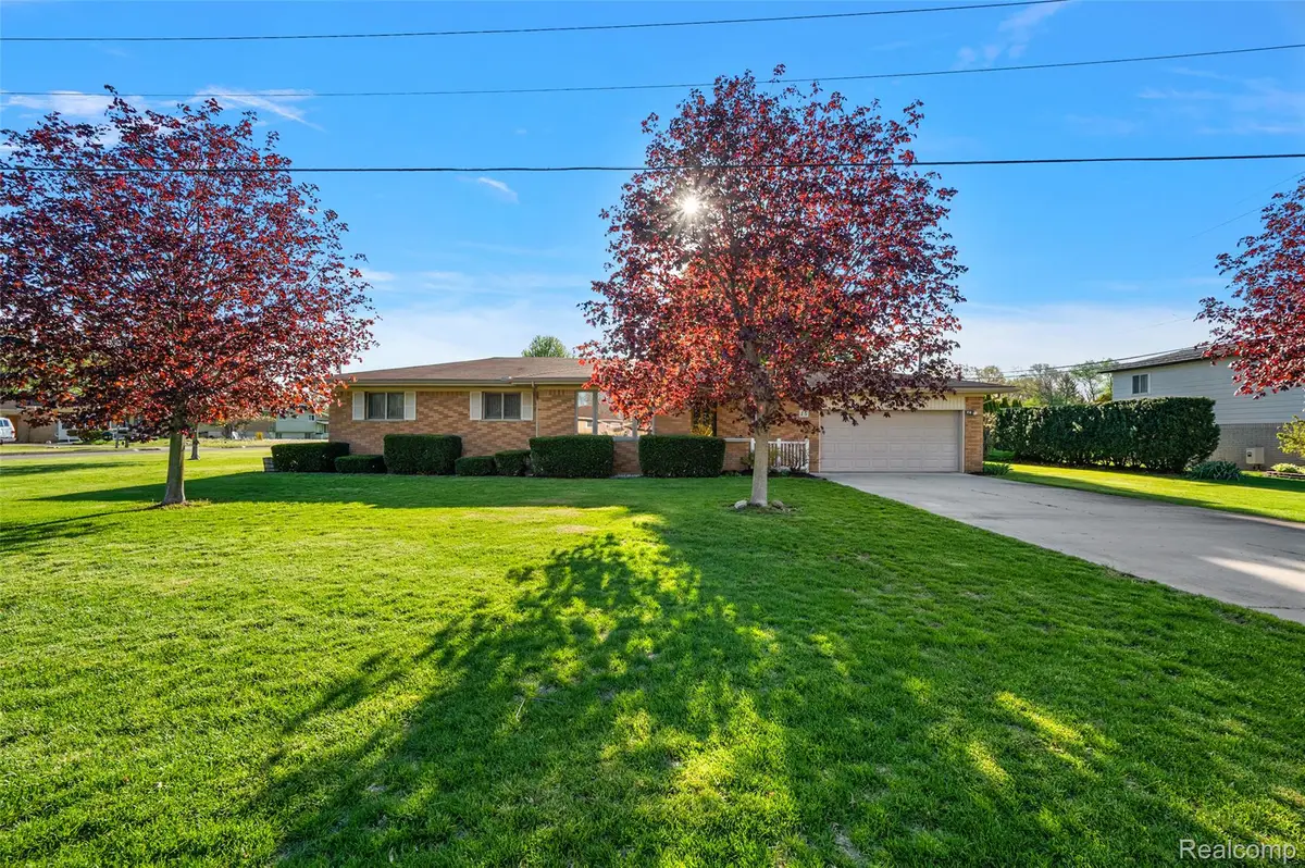 15 Pleasant Lake Drive, Waterford, MI 48327 - #1