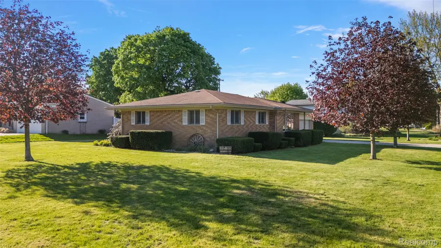 15 Pleasant Lake Drive, Waterford, MI 48327 - #3