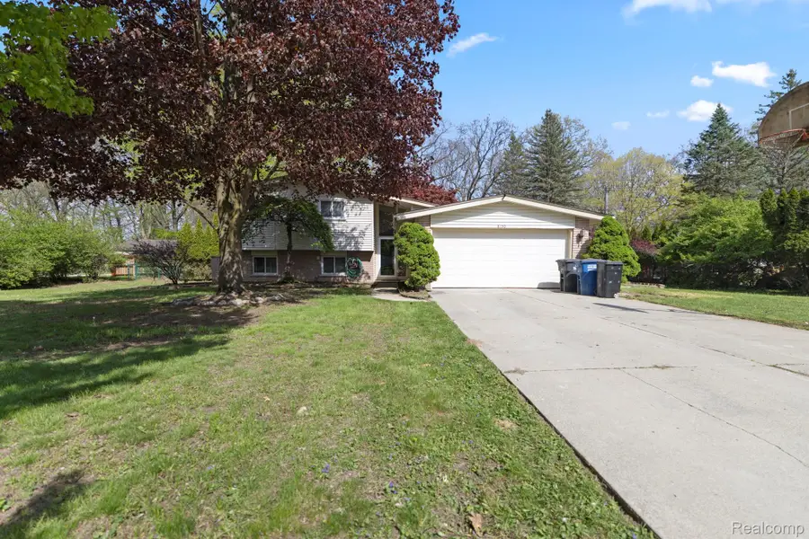 8130 Ravine Drive, Westland, MI 48185 - #2