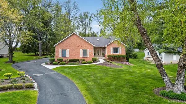 4455 Driftwood Drive, CommerceTwp, MI 48382