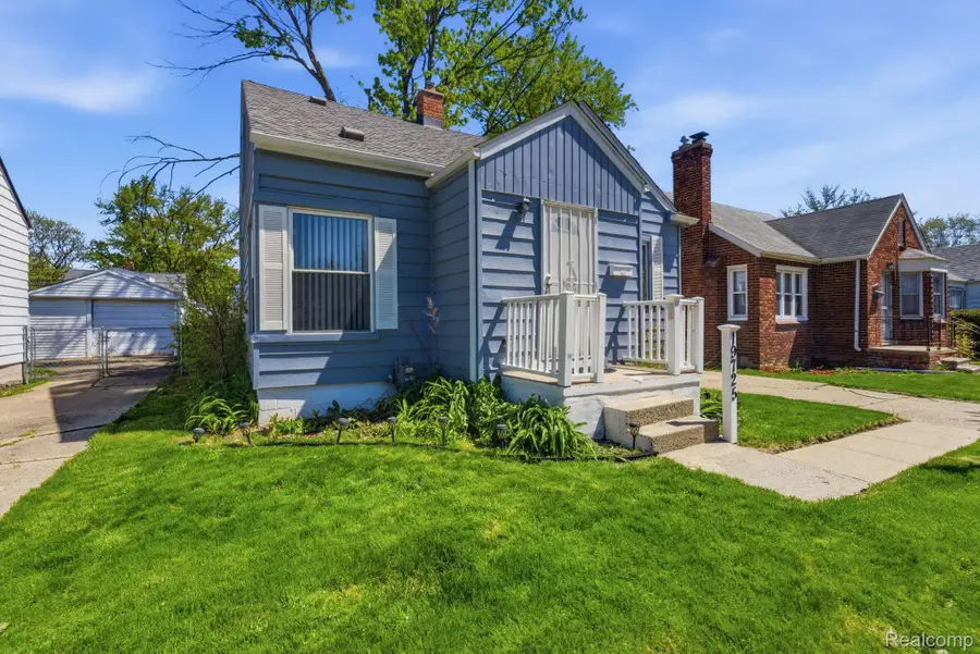 19725 Kingsville Street, Harper Woods, MI 48225 - #2