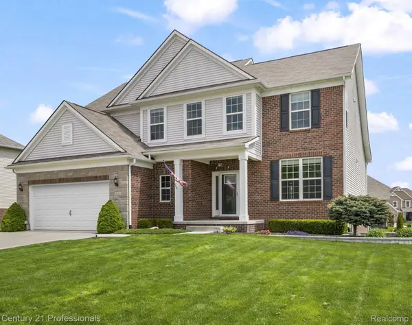 2083 Findley Circle, LakeOrion, MI 48360