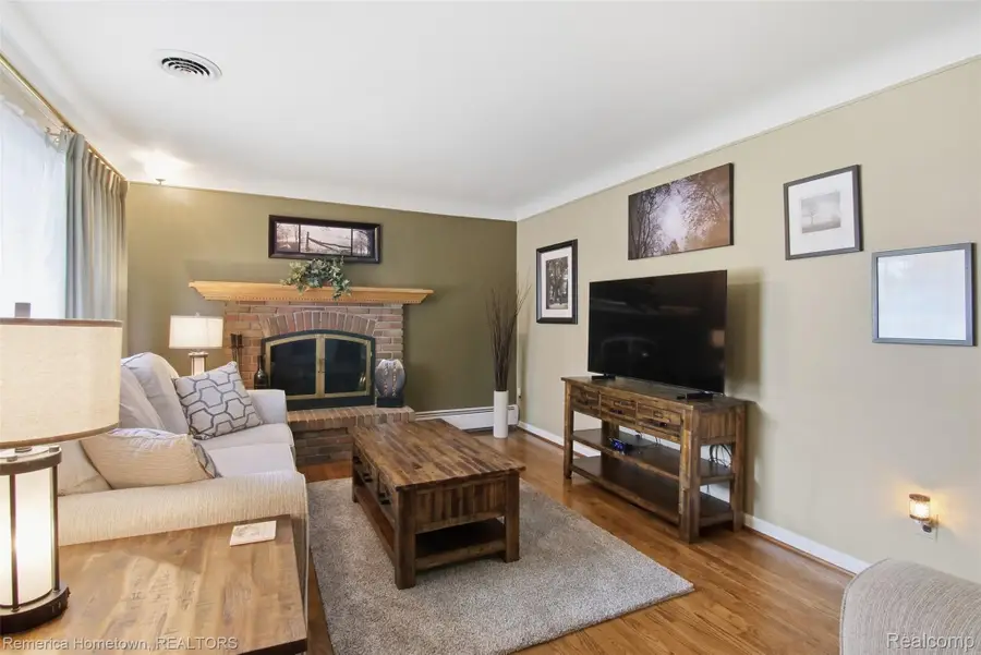 11337 Kennebec Avenue, Allen Park, MI 48101 - #3