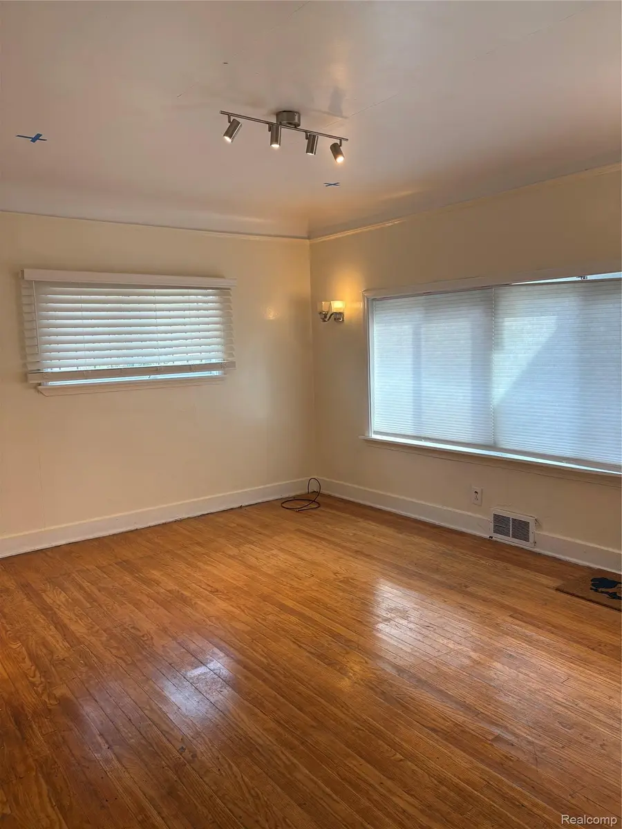 2832 Begole Street, Flint, MI 48504 - #2