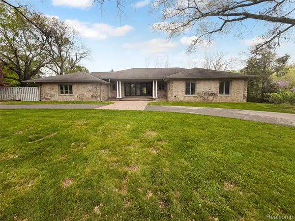 35854 Castlemeadow Drive, Farmington, MI 48335