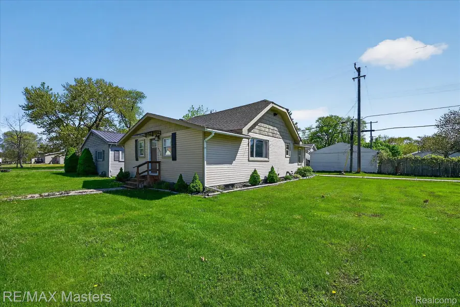 4318 Avenue F, Newport, MI 48166 - #2