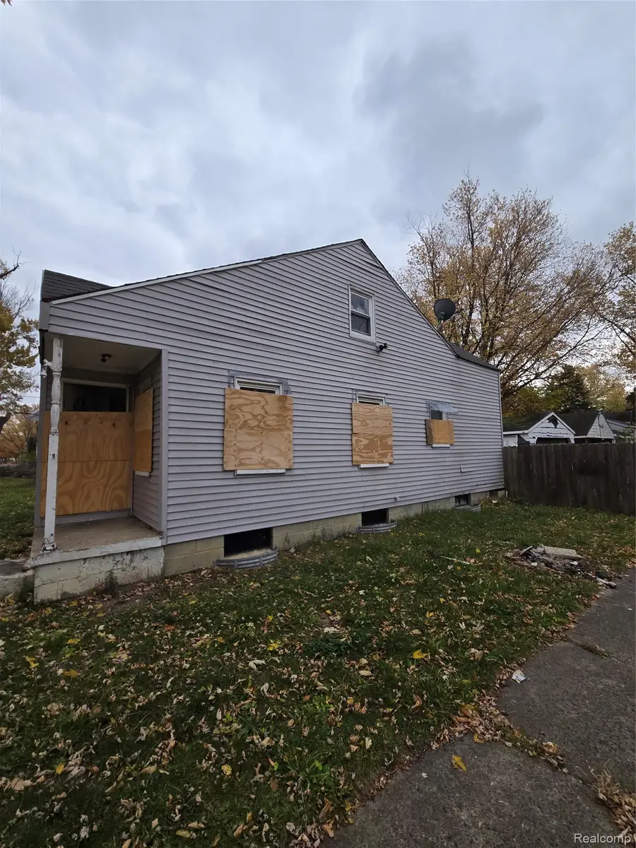 1329 Lincoln Avenue, Flint, MI 48507 - #2